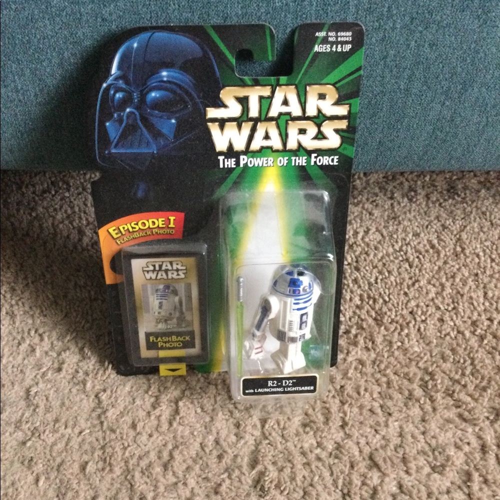 R2D2 figure.